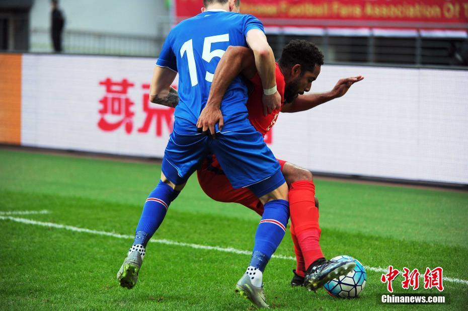 智利选手在拳击比赛中获得冠军