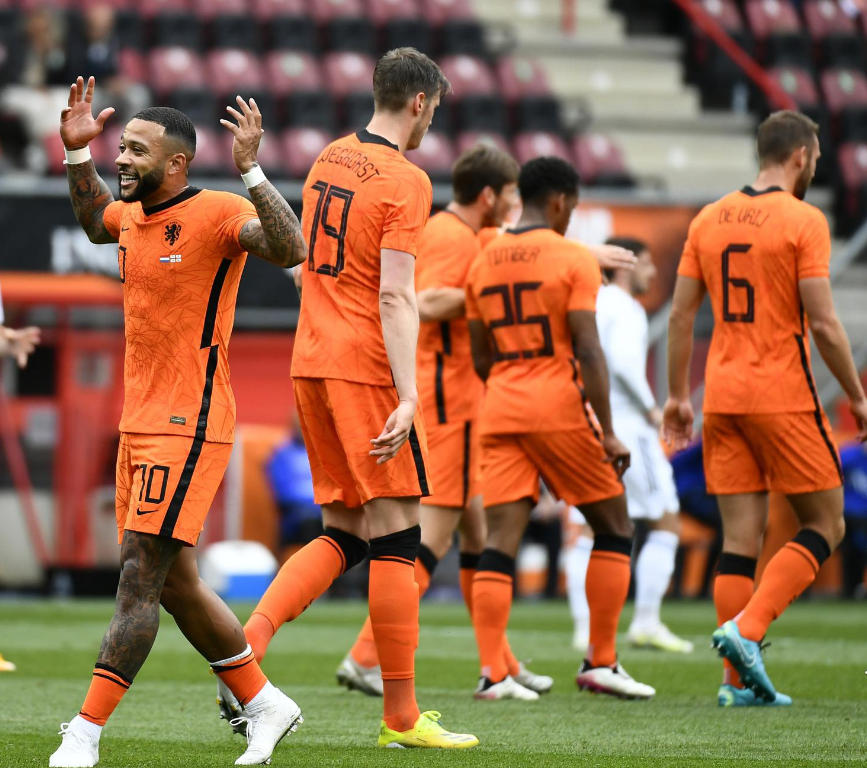 包含刚果组织欧洲杯预选赛，波兰-胜意大利领跑小组的词条