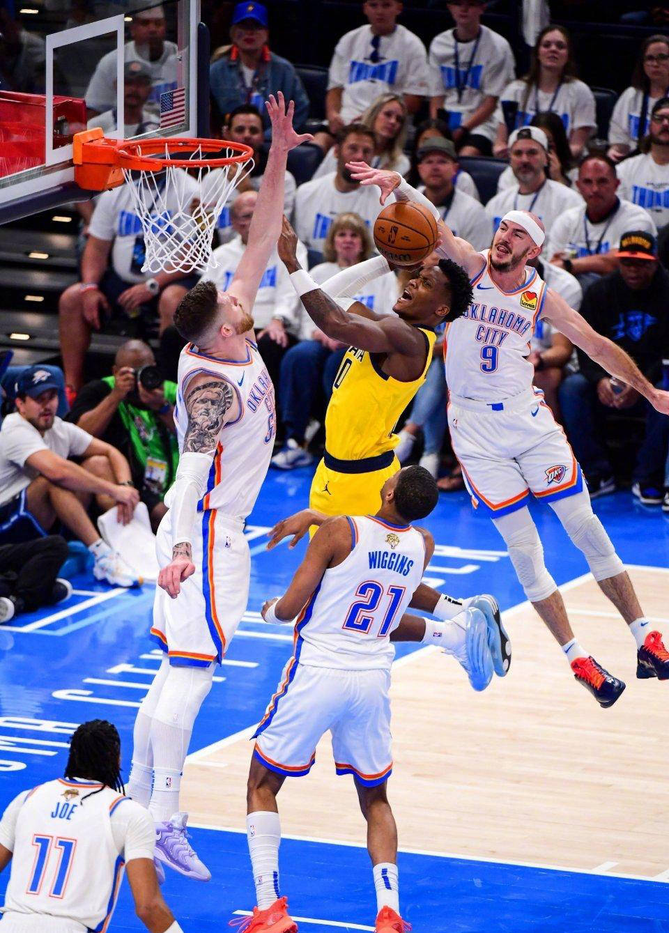 包含爵士逆袭开拓者，震惊完成绝杀显露实力的词条