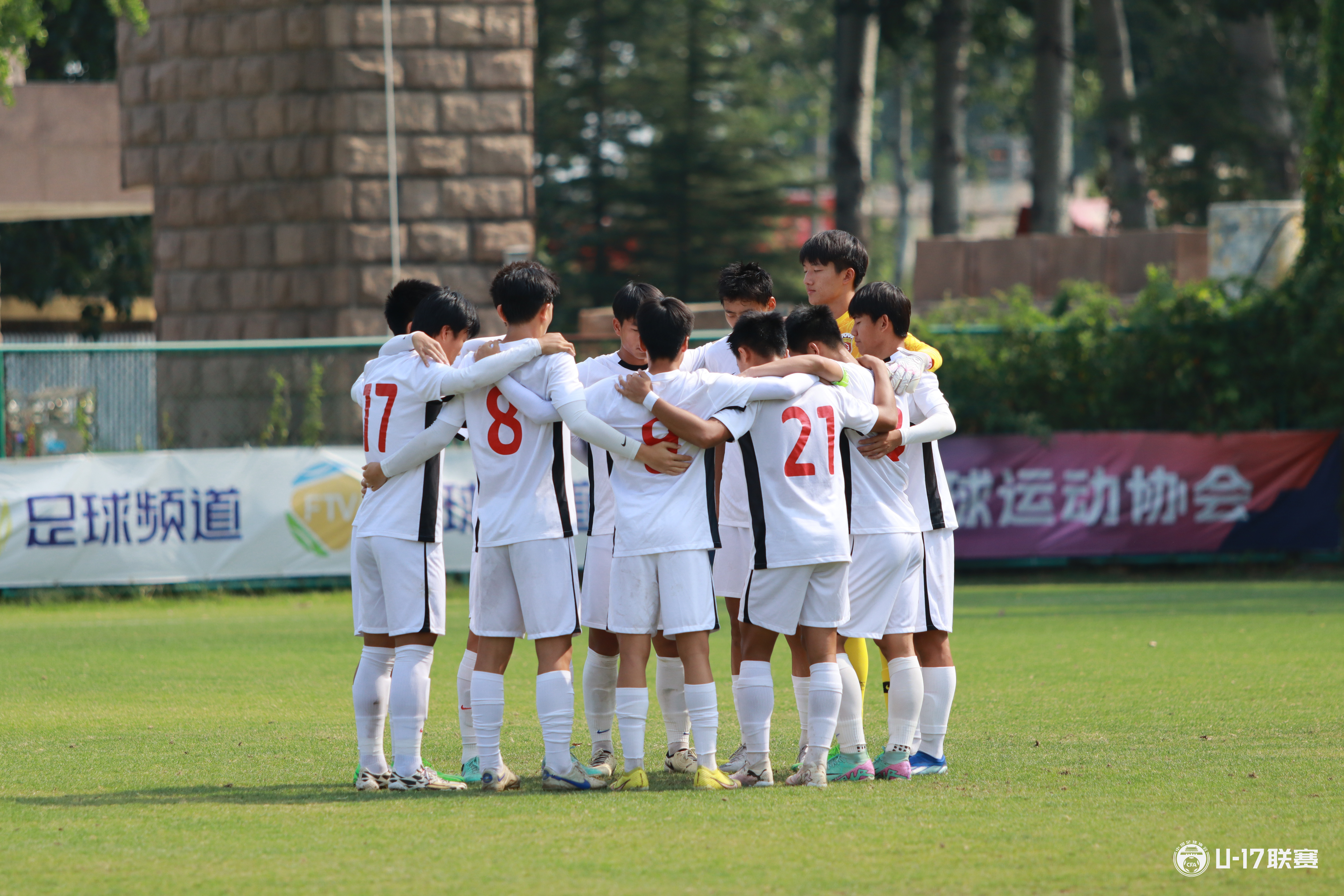 九游体育-关于亚眠队举办公益训练营，弘扬足球文化的信息