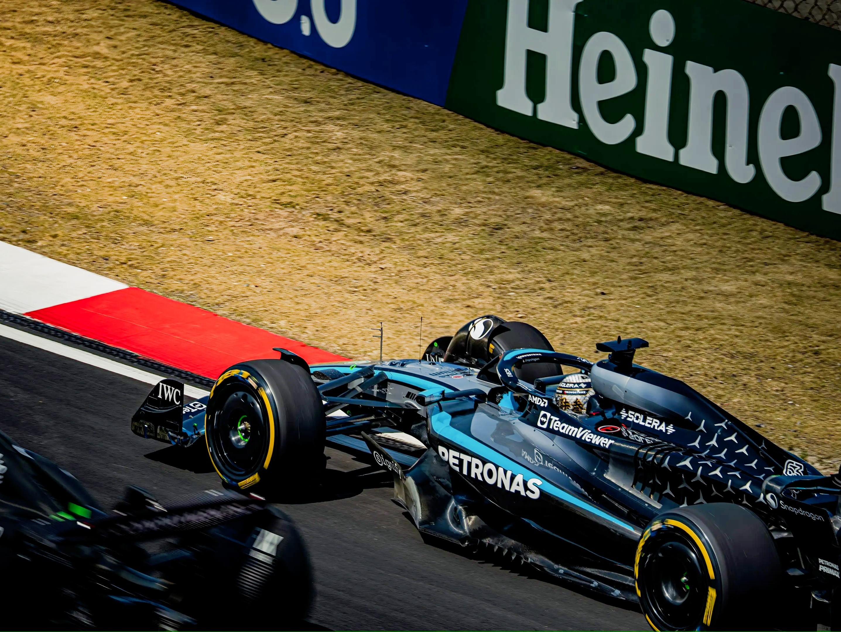 法拉利横扫红牛车队，周冠宇点燃赛场的简单介绍