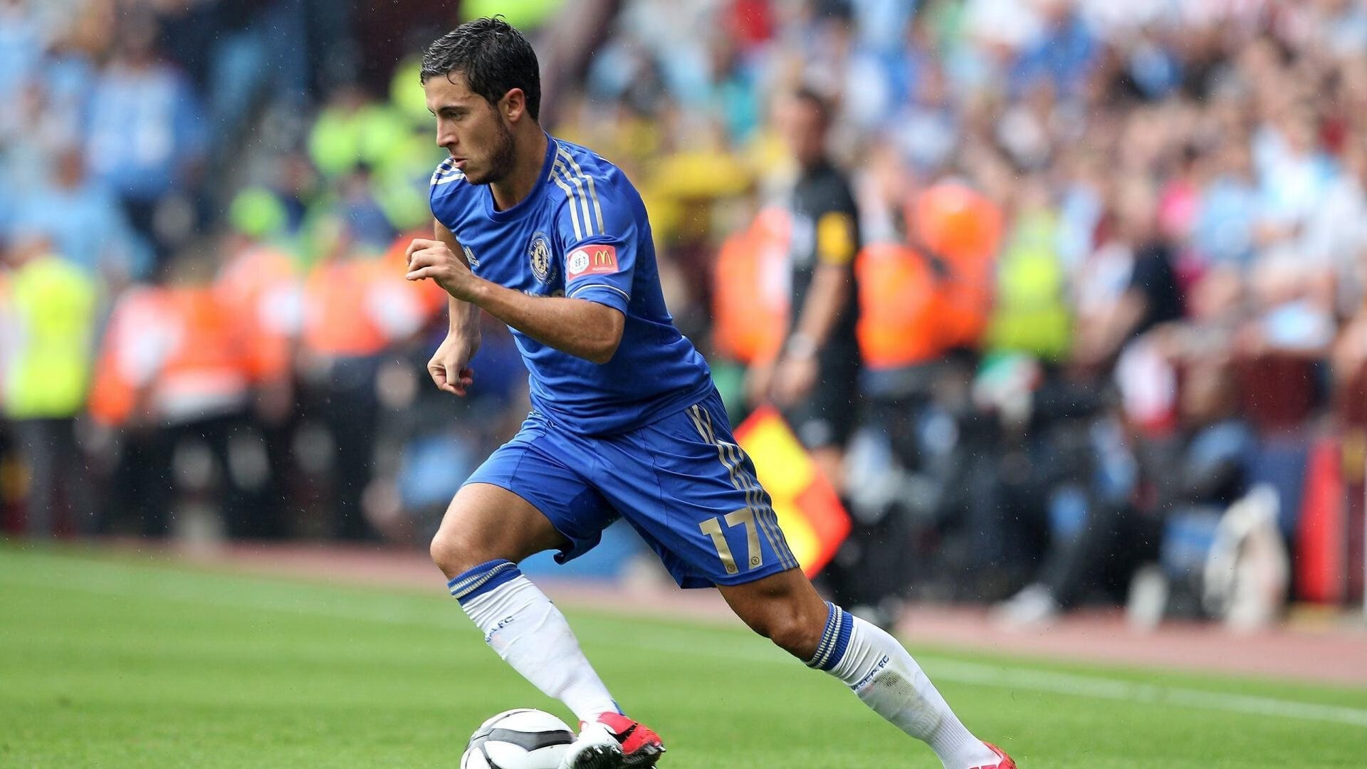 当东方闪电划破加泰罗尼亚夜空,黄喜灿的欧冠时刻与拉齐奥的逆袭诗篇